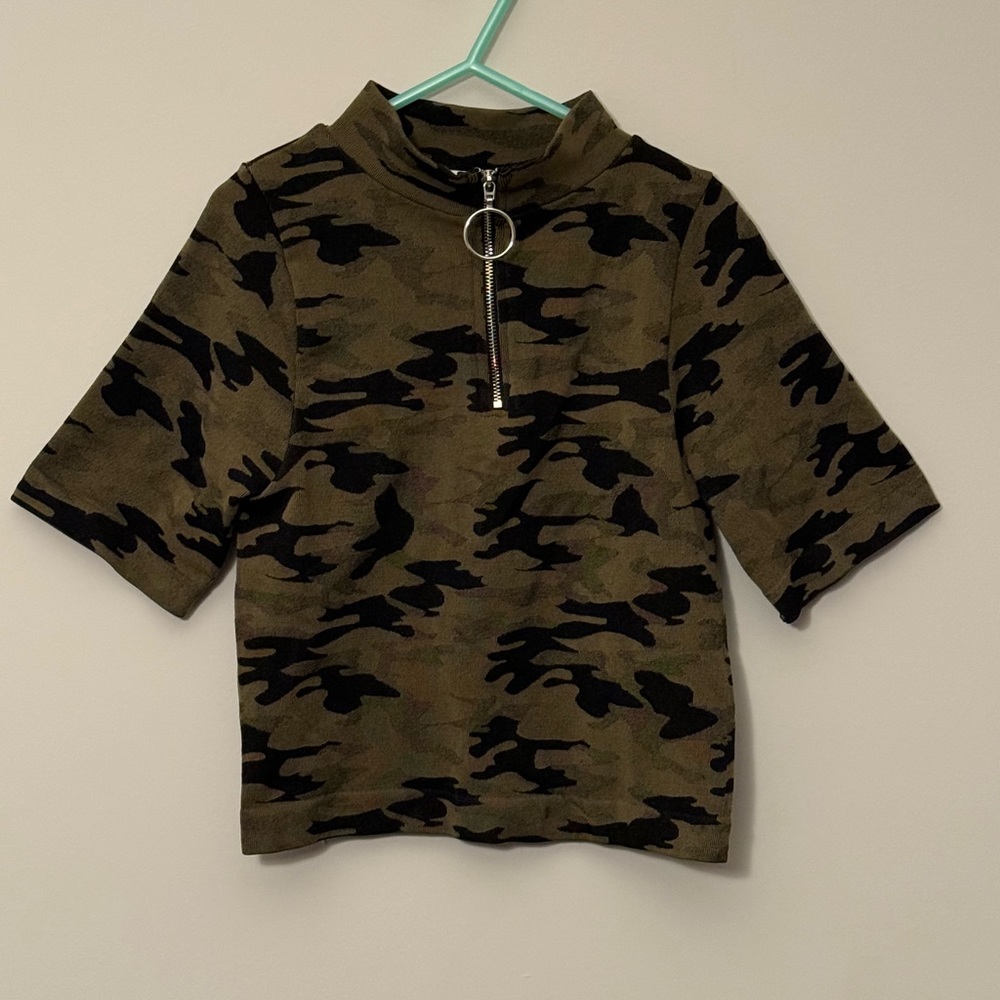 Camouflage Zippered Crop Top